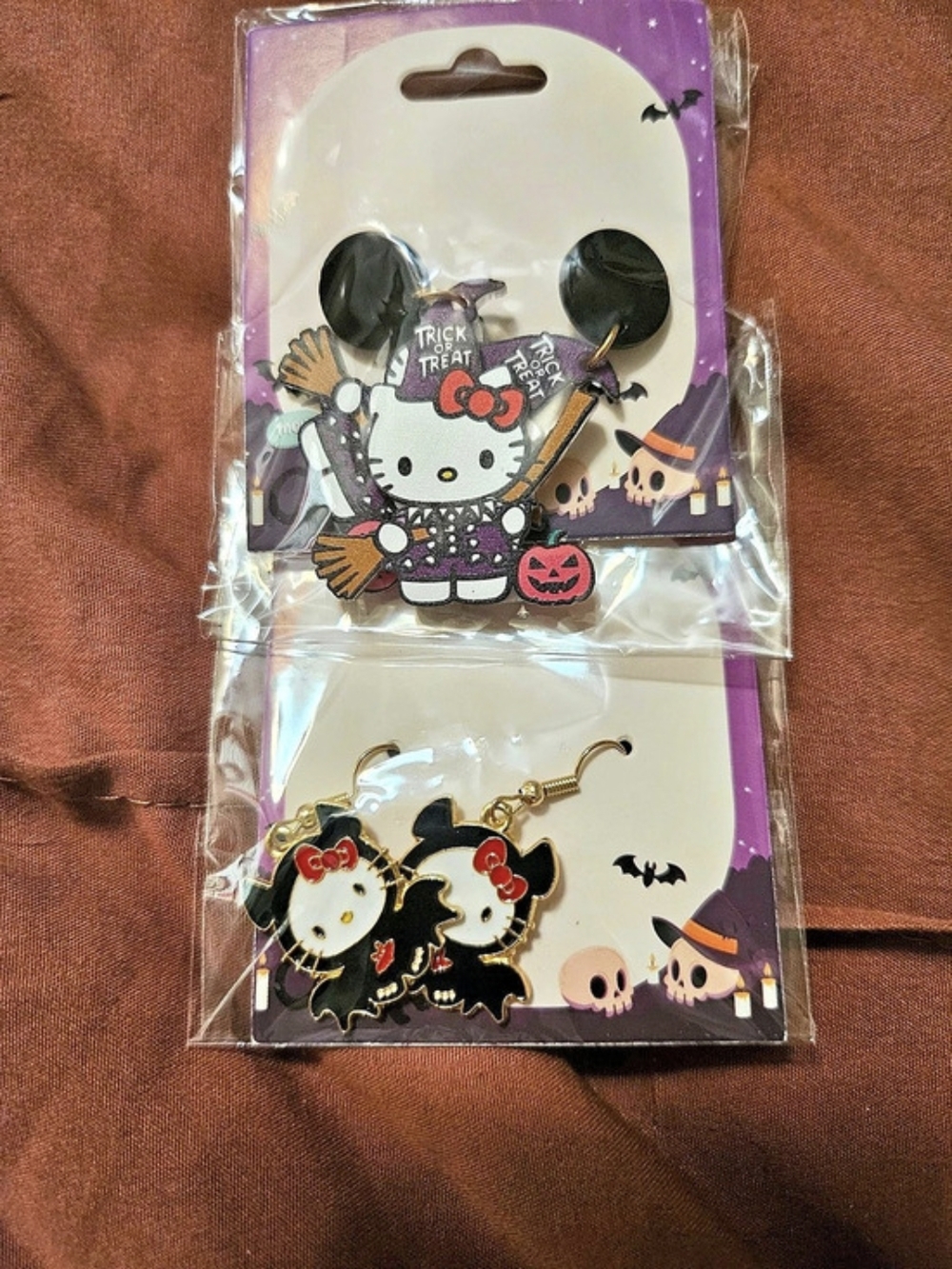 Hello Kitty Halloween Earrings Black & Gold NWT